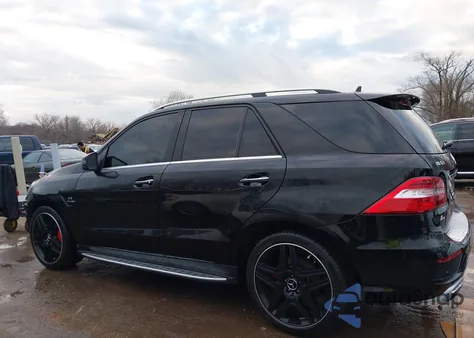 2015 Mercedes-Benz Ml 63 Amg 4Matic z USA, uszkodzony, nr VIN 4JGDA7EB2FA538652